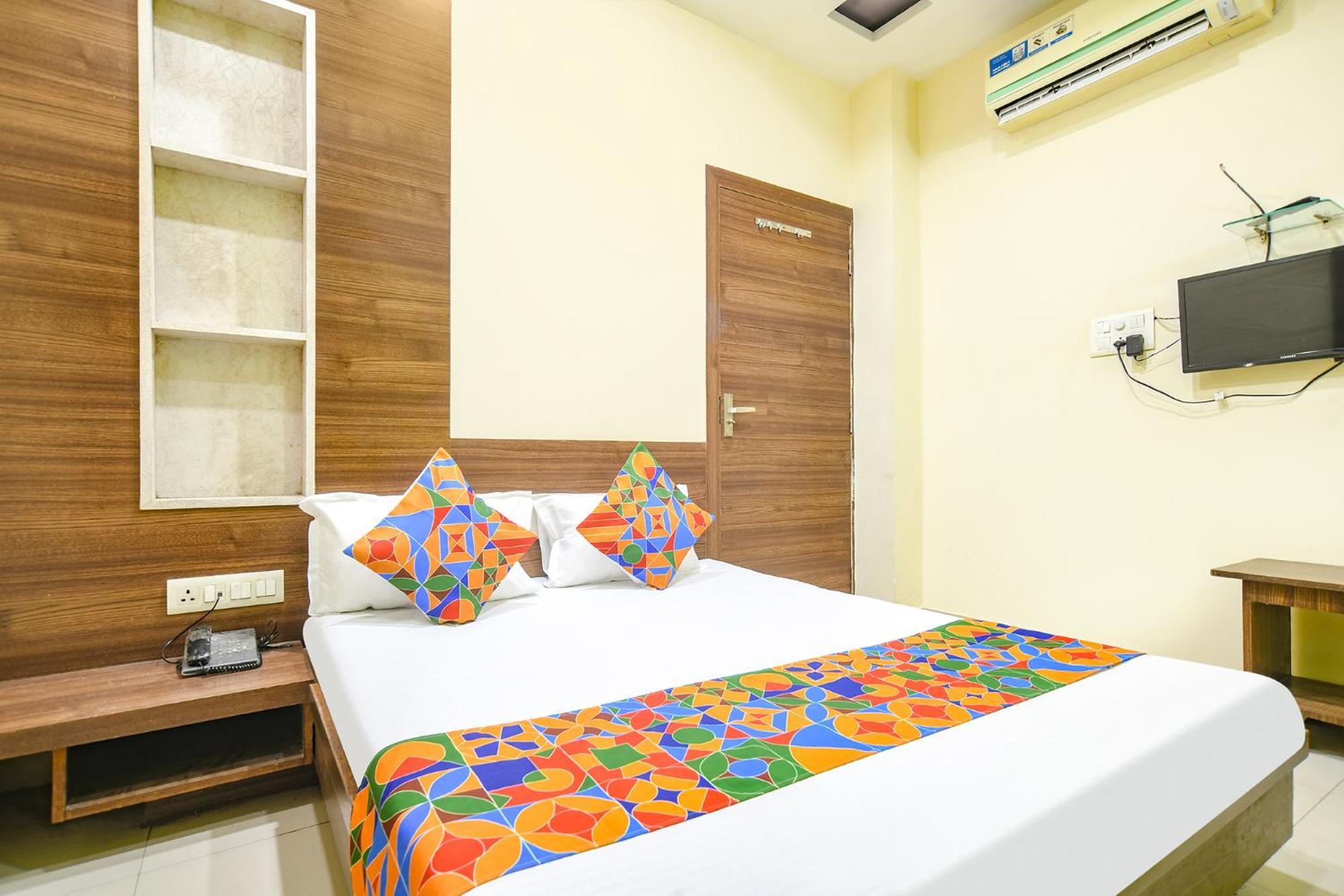 Fabexpress Blue Star Hotel Ujjain Exterior foto