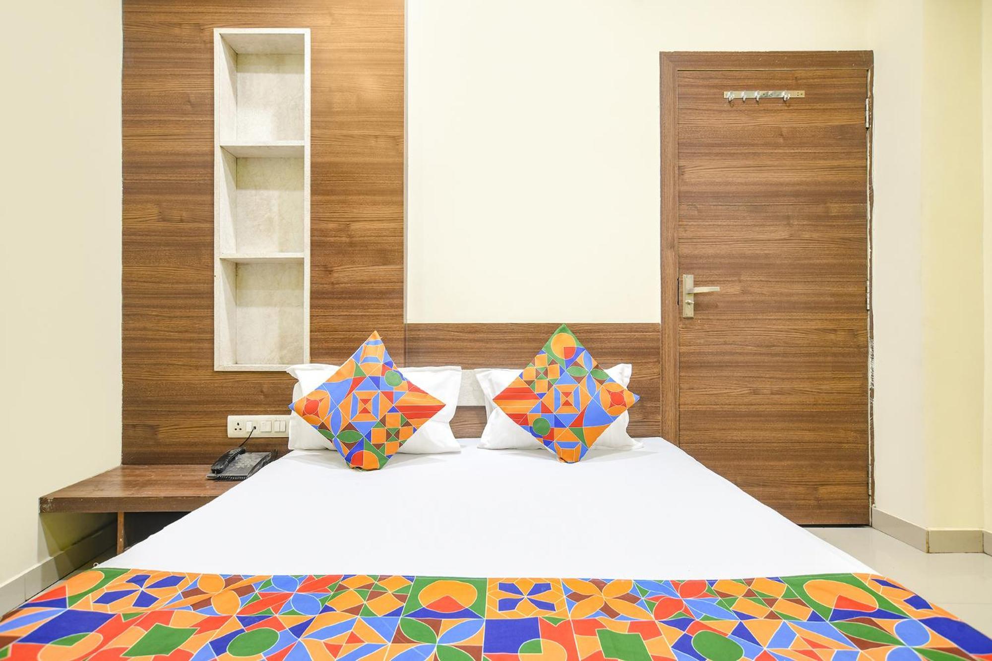 Fabexpress Blue Star Hotel Ujjain Exterior foto